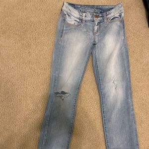 Light wash American Eagle jeans with knee rips